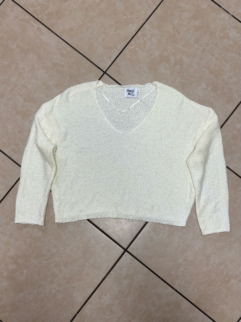 Princess Polly Soft Cream V-Neck Cropped Knit Sweater Size S/M